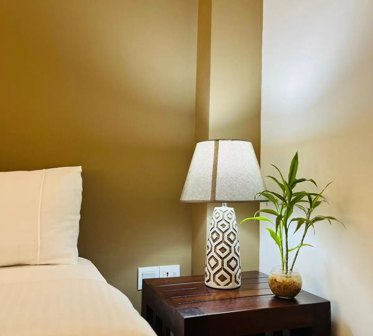 Hotel The Cave Negombo